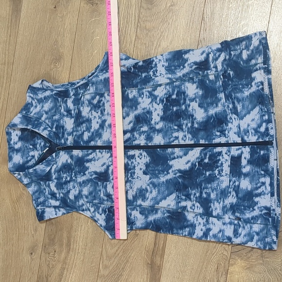 Lululemon Light Speed Vest Sz 8 blue/grey tie dye - Picture 4 of 8